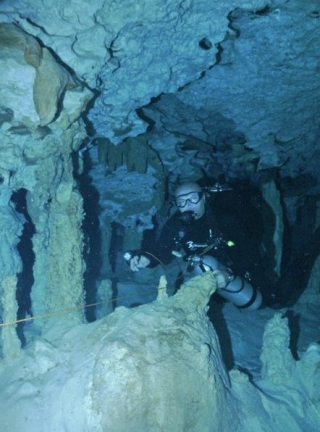 Buceo en cuevas